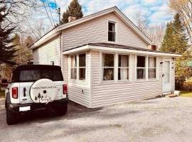 Moose Riverside Bungalow 3BR Home Old Forge NY，位于旧福奇的酒店