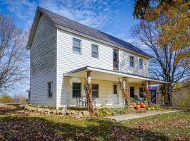 Spacious and Inviting Jackson Getaway with Fireplace!，位于Jackson的酒店