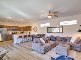 Bullhead City Home Central AandC and Pool Access，位于布尔海德市的酒店