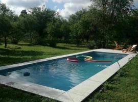 CASALINDA EN LA MONTAÑA CON PISCINA y WIFI，位于La Paz的酒店