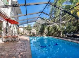 SLEEP 18 Heated Pool Tiki 5 min to Beach Kayak