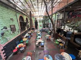 Flora Music & Art Hostel，位于巴库的酒店