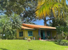 Equipped cottage in Laguna Hule，位于Río Cuarto胡勒泻湖附近的酒店