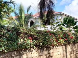 Delicious House, Watamu 2-bedroom with own compound free parking and wifi，位于瓦塔穆的酒店