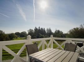 Ruhig und idyllische Lage, strandnah, gratis Nutzung vom AHOI Erlebnisbad und Sauna in Sellin- Gutshaus Silvitz FeWo 04，位于卑尔根的酒店