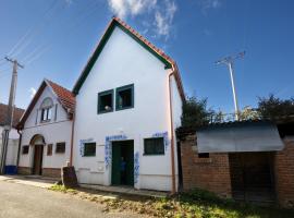 Sklípek Na Císařské，位于Moravany的酒店