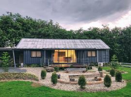 Skugga Farm Cabin，位于湄安的酒店