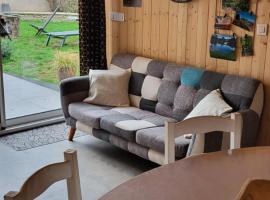 Chalet zen avec son jacuzzi et jardin，位于蓬迪沙托的酒店