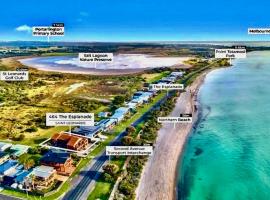 The Waterfront - The beach at your doorstep，位于圣伦纳兹的酒店