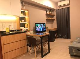 MTOWN RESIDENCE 2BR at SUMMARECON SERPONG BY GIZL LUXURY，位于当格浪的豪华酒店