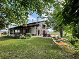 Olhargia，位于Saint-Jean-le-Vieux的酒店