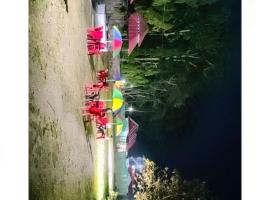 Day Night Resort Restaurant，位于Mādāri Hāt的酒店
