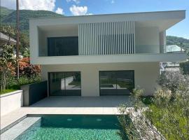 Villa d'architecte entre lac et montagnes，位于Saint-Alban的度假屋