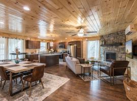 Brand New Luxury Cabin-Private Appalachian Retreat，位于加特林堡的度假屋