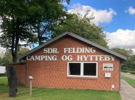 Sdr. Felding camping & hytteby，位于Sønder Felding的酒店