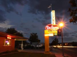 DeLano Motel & RV Park Beaver，位于比弗的带停车场的酒店
