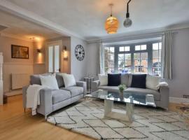 Large 4 Bed House near River Thames，位于旧温莎的酒店