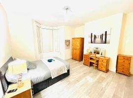 Spacious 2 Bedroom Apt Newcastle Upon Tyne，位于Elswick的酒店