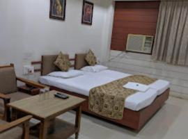 Hotel Mayur Restaurant Chandrapur，位于Chandrapur的酒店