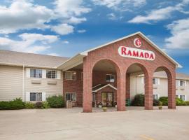 Ramada by Wyndham Spirit Lake/Okoboji，位于Spirit Lake的酒店