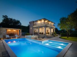 Villa Dali - luxury holiday house in relaxing area，位于Sičane的酒店