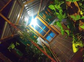 Munnar home stay Teadrops plantation villa，位于蒙纳的酒店