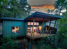 Pilot Cove，位于Pisgah Forest的酒店