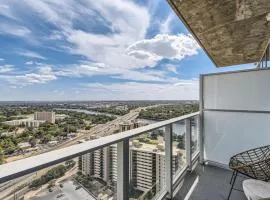 Luxury 1BR with Views, Rooftop Pool and Walk To Rainey St.