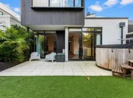 Havenview Residence with courtyard