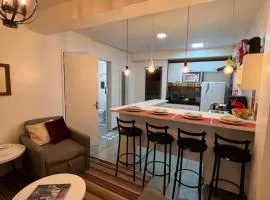 APÊ 102, 2 QUARTOS, TÉRREO | WI-FI 600MB | RESIDENCIAL JC, um lugar para ficar.