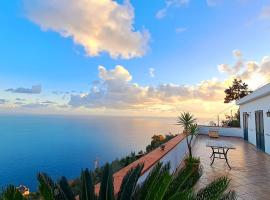 "CASALENA" Villa a Furore Amalfi coast con grande terrazzo e vista sul MARE，位于弗洛里的乡村别墅