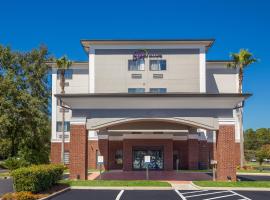 Sleep Inn & Suites North Mobile Saraland，位于萨拉兰莫比尔大学附近的酒店