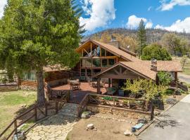 Gorgeous North Fork Cabin Near Bass Lake!，位于North Fork的酒店