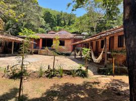 Casas Goiás - Suítes Beira Rio - Centro Histórico，位于戈亚斯的山林小屋