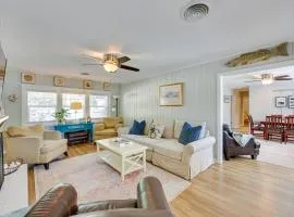 Beachy Wilmington Home 6 Mi to Riverwalk and Dtwn!