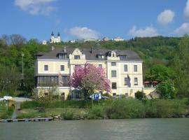 Donau-Rad-Hotel Wachauerhof，位于多瑙河畔的马尔巴赫玛丽亚塔费尔大教堂附近的酒店