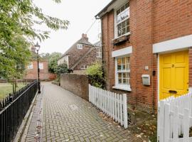 Quaint 2-Bed Cottage in the heart of Ashford，位于阿什福德的酒店