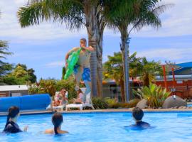 纳皮尔肯尼迪公园度假酒店，位于纳皮尔的带泳池的酒店