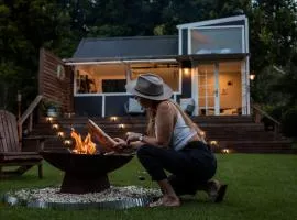 Central Coast Deck and Spa Luxury Tiny House with firepit