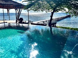 圣所乌纳乌纳生态潜水度假村，位于Pulau Unauna的住宿加早餐旅馆