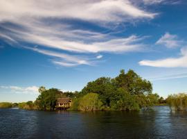 Sindabezi Island Camp，位于Simonga的豪华帐篷营地