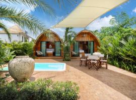 Tropical Chalet 2BR Villa Pasak Paradise 1 with Private Pool, Laguna 10 min drive，位于Ban Pak Lak的木屋