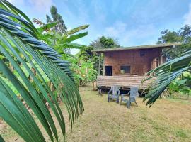 Le Chalet, Eco Farm Stay，位于Vieux Grand Port的木屋