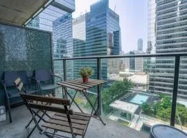 Simply Comfort Suites - One plus Den Apartment with Scotiabank Arena View