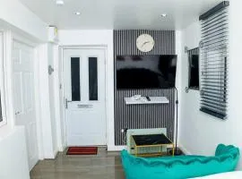 Cosy Manchester Haven for Two