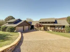 LaFollette Home Community Pool and Mountain Views!