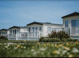 Cornwall Holiday Cabin with Hot tub & Sea view，位于库伯特的低价酒店