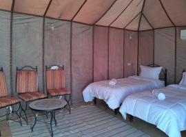 merzouga berber tents，位于Hassilabied的豪华帐篷