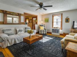 Pet-Friendly Topton Home with Patio, Deck and Views!，位于Topton的酒店