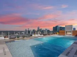 Austin Lux Rooftop Pool New by Barclé Group